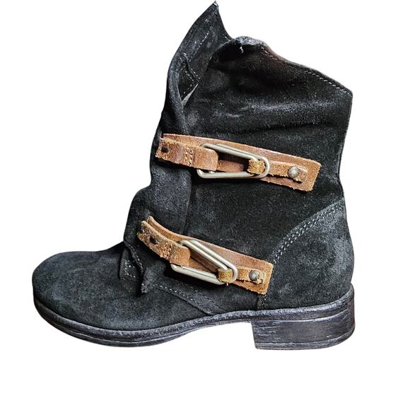 Miz Mooz Yeats Black Suede Flat Ankle Boots Side Zip Buckle EUC 37/ 7 - Picture 12 of 13